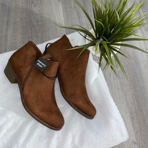NEW Arizona memory foam ankle boots